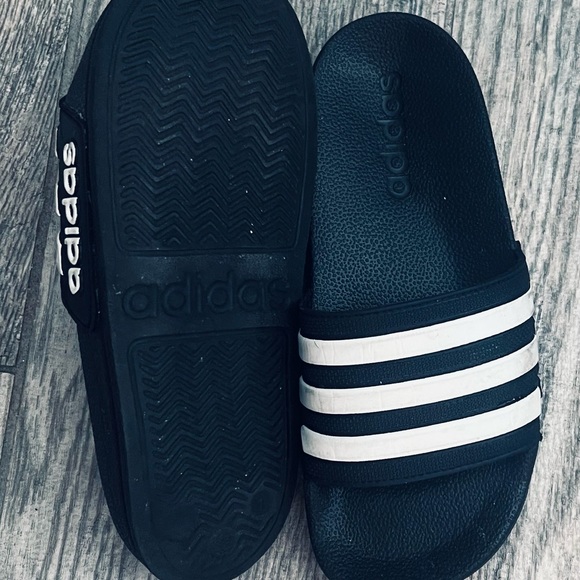 AWESOME 7 pair of new to like new & great condition SHOES/BOOTS/SLIPPERS/SANDALS - Picture 8 of 9